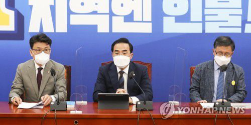 원내대책회의에서 발언하는 박홍근 원내대표(서울=연합뉴스) 하사헌 기자 = 더불어민주당 박홍근 원내대표가 24일 서울 여의도 국회에서 열린 원내대책회의에서 발언하고 있다. 2022.5.24 [국회사진기자단] toadboy@yna.co.kr