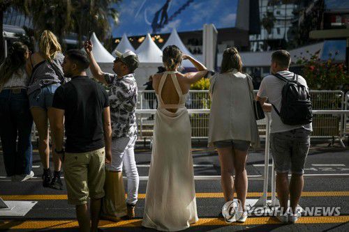 제75회 칸국제영화제에서 입장을 기다리는 관객들[AFP=연합뉴스]