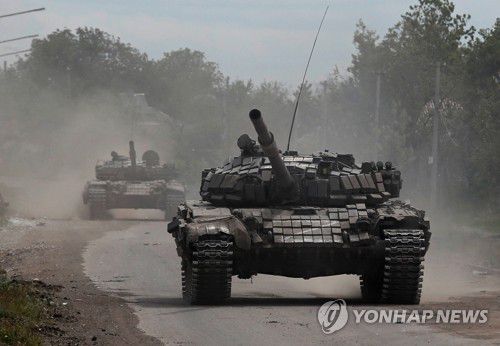 루한스크주에 진입한 친러시아 반군 탱크[로이터 연합뉴스 자료사진. 재판매 및 DB 금지]