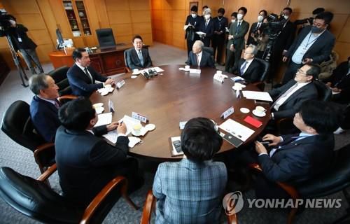 윤석열 대통령과 만난 경제6단체장 [연합뉴스 자료사진]