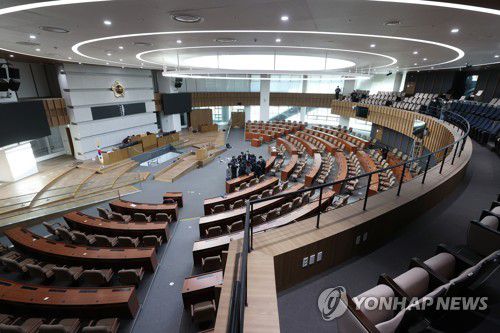 경기도의회 광교 신청사 내부(수원=연합뉴스) 경기도의회 광교신청사 내부 모습. 4층 본회의장. 2022.1.18 [경기도의회 제공 자료사진. 재판매 및 DB 금지]