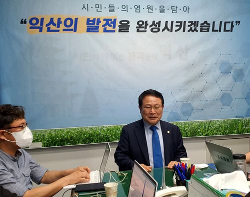 정헌율 익산시장(오른쪽) [촬영 : 홍인철]