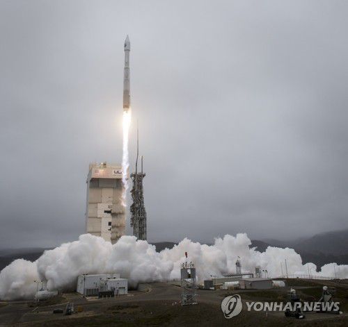 미 공군기지서 발사되는 지구 관측 위성 '랜드샛 9호' [EPA 연합뉴스 자료사진. 재판매 및 DB 금지] ※ 기사와 직접적인 관련은 없음.