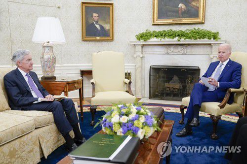 조 바이든 미국 대통령과 제롬 파월 연준 의장[AP 연합뉴스 자료사진]