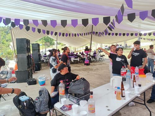 이바나 위한 파티 준비하는 프로메사스 회원들 [프로메사스 미노스 아미 제공]