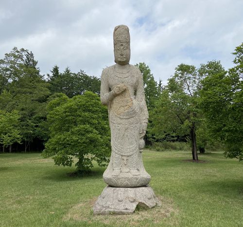 낭산에 있던 신라 관음보살(경주=연합뉴스) 박상현 기자 = 국립경주박물관 야외 전시장에 있는 신라 관음보살.