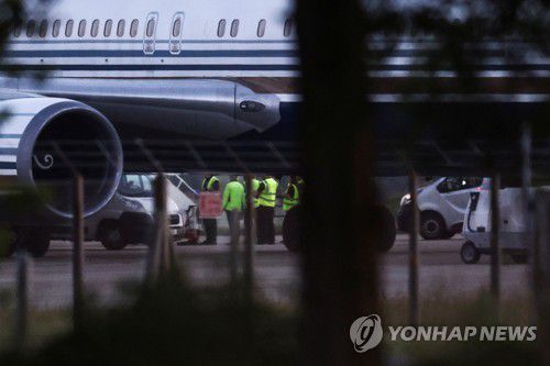 이륙 불발된 첫 르완다 난민이송기[로이터 연합뉴스자료사진. 재판매 및 DB 금지]