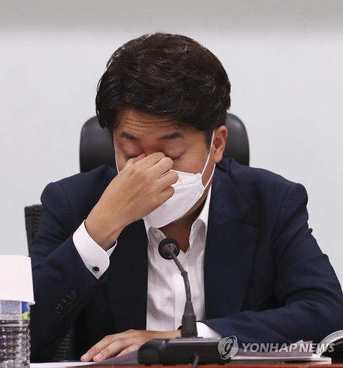 국회보훈학술세미나 참석한 이준석 대표(서울=연합뉴스) 하사헌 기자 = 국민의힘 이준석 대표가 20일 국회 의원회관에서 열린 '호국보훈의 달 기념 국회보훈학술세미나'에 참석해 있다. 2022.6.20 [국회사진기자단] toadboy@yna.co.kr