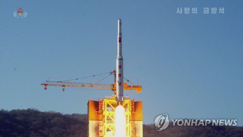 북한, 작년 누리호 발사일에 '광명성 4호' 발사 조명(서울=연합뉴스) 북한이 작년 누리호(KSLV-II) 발사일에 5년 전 지구관측위성 '광명성 4호'를 발사하던 장면으로 시작하는 다큐멘터리 '사랑의 금방석'을 상영했다. 사진은 영상에 삽입된 광명성 4호의 발사 장면. [조선중앙TV 화면] 2021.10.21      [국내에서만 사용가능. 재배포 금지. For Use Only in the Republic of Korea. No Redistribution] nkphoto@yna.co.kr