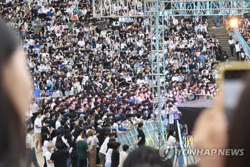 대학 축제 인파[연합뉴스 자료사진]