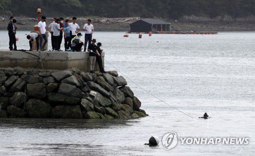송곡항 방파제 주변 수중 수색[연합뉴스 자료사진]