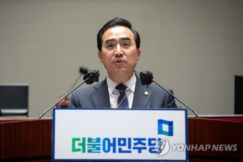 발언하는 박홍근(서울=연합뉴스) 이정훈 기자 = 더불어민주당 박홍근 원내대표가 4일 오후 국회 예결위회의장에서 열린 의원총회에서 발언하고 있다. 2022.7.4 [국회사진기자단] uwg806@yna.co.kr