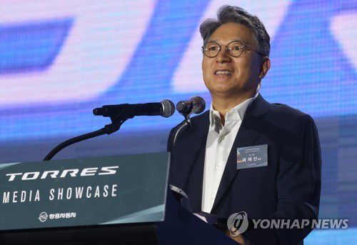 토레스 출시 행사 참석한 곽재선 KG그룹 회장(영종도=연합뉴스) 류효림 기자 = 쌍용자동차 최종 인수예정자로 선정된 KG그룹 곽재선 회장이 5일 인천 영종도 네스트 호텔에서 열린 쌍용자동차 SUV 토레스 언론공개 행사에서 인사말을 하고 있다. 2022.7.5 ryousanta@yna.co.kr