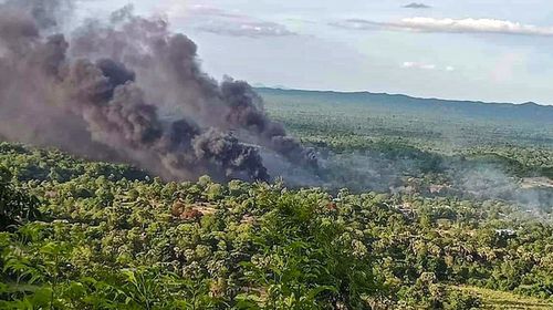 불타고 있는 마궤지역의 소규모 유정들. 2022, 7.[RFA 캡처. 재판매 및 DB 금지]