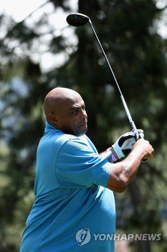 찰스 바클리의 골프 스윙 모습[AFP=연합뉴스]