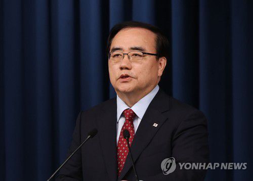 브리핑하는 김성한 국가안보실장(서울=연합뉴스) 서명곤 기자 = 김성한 국가안보실장이 25일 오후 서울 용산 대통령실 청사 브리핑룸에서 조코 위도도(조코위) 인도네시아 대통령의 방한 등과 관련해 브리핑하고 있다.  2022.7.25 seephoto@yna.co.kr