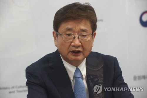 웹툰 업계와 만난 박보균 장관(서울=연합뉴스) 진연수 기자 = 박보균 문화체육관광부 장관이 29일 오후 서울 용산구 저작권보호과 서울사무소 회의실에서 열린 웹툰업계 간담회에서 인사말을 하고 있다. 2022.7.29 jin90@yna.co.kr