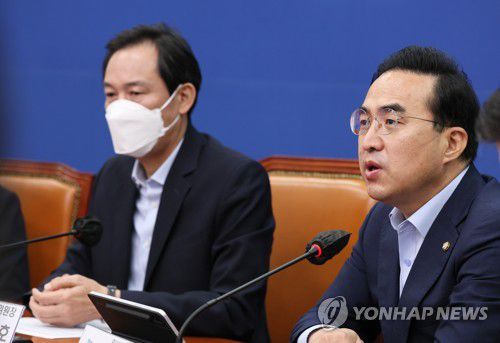 비대위에서 발언하는 박홍근 원내대표(서울=연합뉴스) 백승렬 기자 = 더불어민주당 박홍근 원내대표가 1일 국회에서 열린 비상대책위원회 회의에서 발언하고 있다. 2022.8.1 [국회사진기자단] srbaek@yna.co.kr