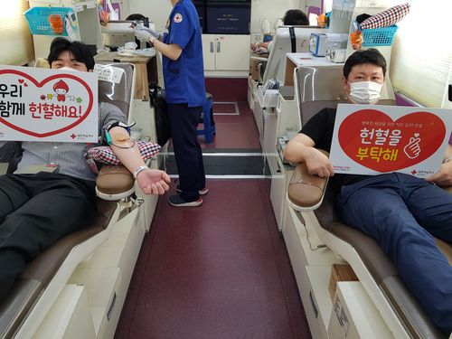 헌혈에 동참한 에코프로 임직원[에코프로 제공. 재판매 및 DB 금지]