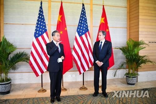 발리에서 만난 블링컨(우)과 왕이[신화=연합뉴스 자료사진]