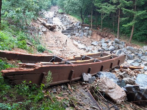 파손된 나무다리[독자 제공]