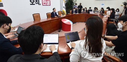 주호영, 비대위원장 취임 기자회견(서울=연합뉴스) 이정훈 기자 = 국민의힘 주호영 비상대책위원장이 9일 오후 국회에서 비대위원장 취임 기자회견을 하고 있다. 2022.8.9 [국회사진기자단] uwg806@yna.co.kr