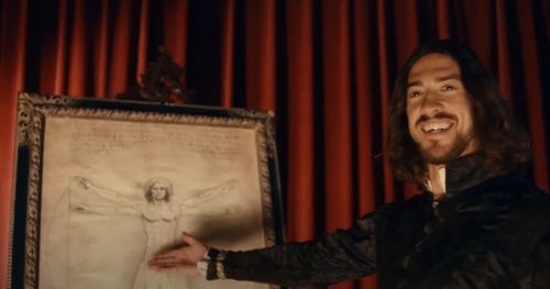 가짜 레오나르도 다빈치가 '갤럭시폴드4'로 그린 인체도를 보여주는 모습[삼성전자 언팩 영상 캡처. 재판매 및 DB 금지]