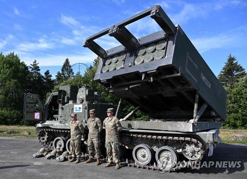 영국군이 운용 중인 M270 다연장 로켓 시스템[AFP=연합뉴스 자료사진. 재판매 및 DB 금지]