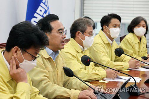 더불어민주당 정책조정회의(서울=연합뉴스) 이정훈 기자 = 더불어민주당 박홍근 원내대표가 11일 오전 국회에서 열린 정책조정회의에서 발언하고 있다. 2022.8.11 [국회사진기자단] . uwg806@yna.co.kr