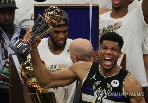 아데토쿤보, 2020-2021시즌 NBA 챔피언결정전 MVP 선정[AFP=연합뉴스]