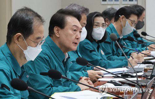 을지 국무회의 주재하는 윤석열 대통령(서울=연합뉴스) 서명곤 기자 = 윤석열 대통령이 22일 오전 서울 용산 대통령실 청사에서 열린 을지 국무회의를 주재하고 있다. 2022.8.22 seephoto@yna.co.kr