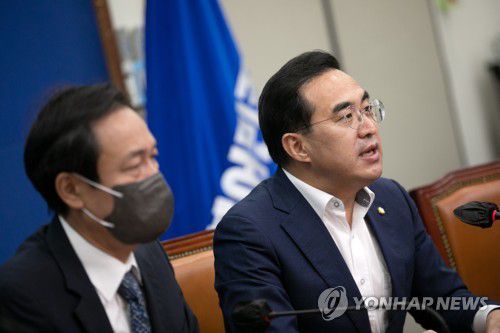 발언하는 박홍근 원내대표(서울=연합뉴스) 하사헌 기자 = 더불어민주당 박홍근 원내대표가 22일 국회에서 열린 비상대책위원회의에서 발언하고 있다. 2022.8.22 [국회사진기자단] toadboy@yna.co.kr