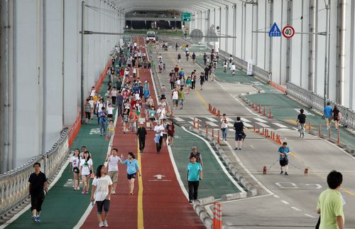 잠수교 걷기 행사. 2012년 [연합뉴스 자료사진]