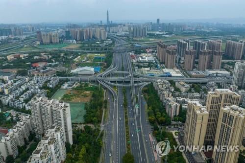 도시 봉쇄로 텅 빈 청두 도심[AFP 연합뉴스 자료사진. 재판매 및 DB 금지]