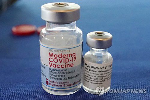 모더나와 화이자 백신[AP 연합뉴스 자료사진. 재판매 및 DB 금지]