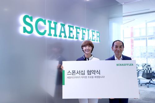 박지영과 셰플러코리아 이병찬 대표.[아이비스포츠 제공. 재판매 및 DB 금지]