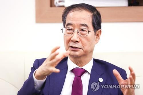 한덕수 총리, 출입기자단과 간담회(서울=연합뉴스) 한덕수 국무총리가 13일 정부세종청사에서 열린 출입기자단 간담회에서 질문에 답변하고 있다. 2022.9.13 [총리실 제공. 재판매 및 DB 금지] photo@yna.co.kr