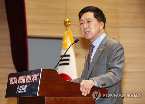 인사말하는 김기현 의원(서울=연합뉴스) 백승렬 기자 = 21일 여의도 국회에서 열린 "미디어, 미래를 위한 개혁" 大토론회에서 국민의힘 김기현 의원이 인사말을 하고 있다. 2022.9.21 [국회사진기자단] srbaek@yna.co.kr