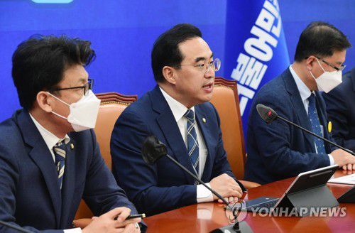 더불어민주당 박홍근 원내대표 모두발언(서울=연합뉴스) 이정훈 기자 = 더불어민주당 박홍근 원내대표가 27일 국회에서 열린 원내대책회의에서 발언하고 있다. 2022.9.27 [국회사진기자단] uwg806@yna.co.kr