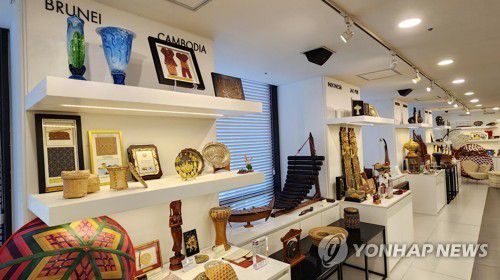 아세안 국가 공예품들한-아세안센터에 전시된 아세안 국가 공예품들 [촬영 김호천]