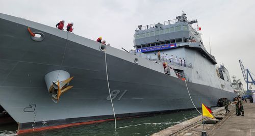 자카르타에 입항한 한산도함(자카르타=연합뉴스) 박의래 특파원 = 10일(현지시간) 북부 자카르타 탄중 프리옥항에 입항한 한산도함의 모습. 2022.10.11. laecorp@yna.co.kr