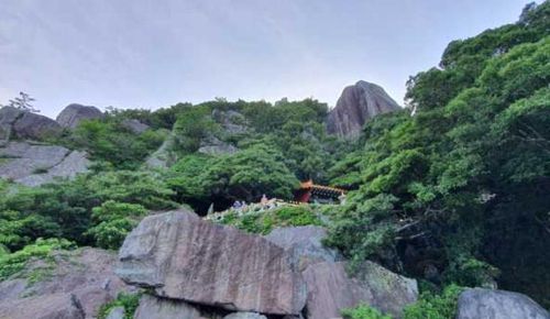 향일암 사찰과 괴석, 동백나무숲 전경[문화재청 제공. 재판매 및 DB 금지]