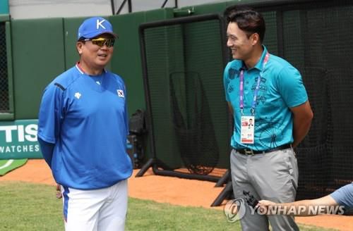 선동열 감독과 이승엽 해설위원[연합뉴스 자료사진. 2018년 자카르타 아시안게임에서 선동열 대표팀 감독과 이승엽 해설위원이 대화를 나누고 있다.]