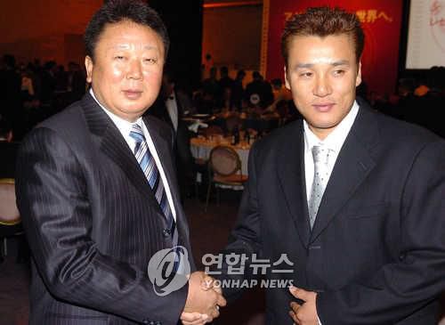 2005년 코나미컵에 참가한 선동열 감독과 이승엽[연합뉴스 자료사진]