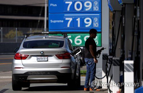 미국 중간선거의 변수로 주목되는 휘발윳값 급등[AFP 연합뉴스 자료사진. 재판매 및 DB 금지]
