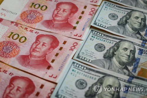 위안화와 달러 지폐[EPA 연합뉴스 자료사진]