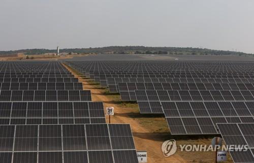 지난 12일 남아공 요하네스버그 남서쪽 골드필즈의 태양광 발전[로이터 연합뉴스 자료사진. 재판매 및 DB 금지]