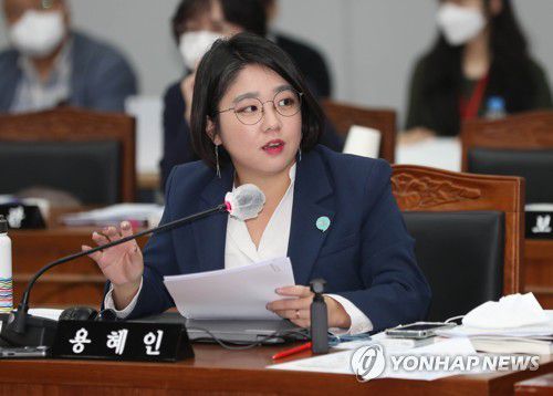 질의하는 용혜인 의원[연합뉴스 자료사진]