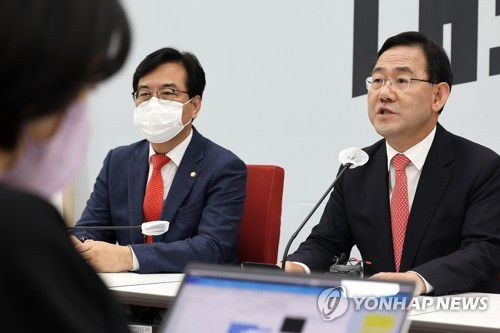 발언하는 주호영 원내대표(서울=연합뉴스) 하사헌 기자 = 국민의힘 주호영 원내대표가 23일 서울 여의도 국회에서 열린 기자간담회에서 발언하고 있다. 2022.10.23 [국회사진기자단] toadboy@yna.co.kr