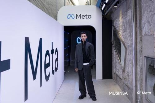 '밋 메타 팝업' 방문한 배우 유아인[메타 제공. 재판매 및 DB 금지]